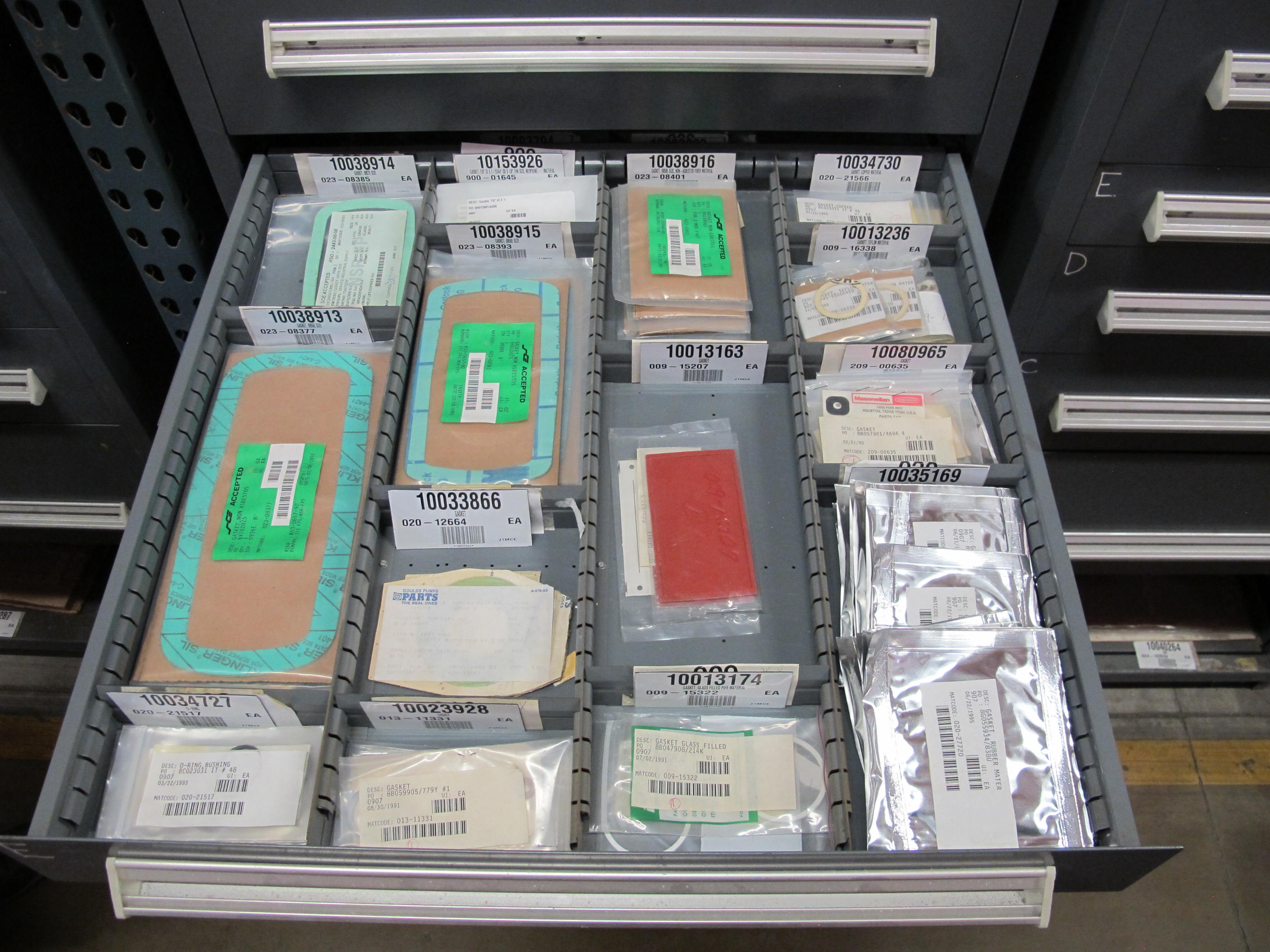 STANLEY VIDMAR HEAVY DUTY 5-DRAWER PARTS CABINET W/ CONTENTS (W-50) LOADING & HANDLING FEE $25-